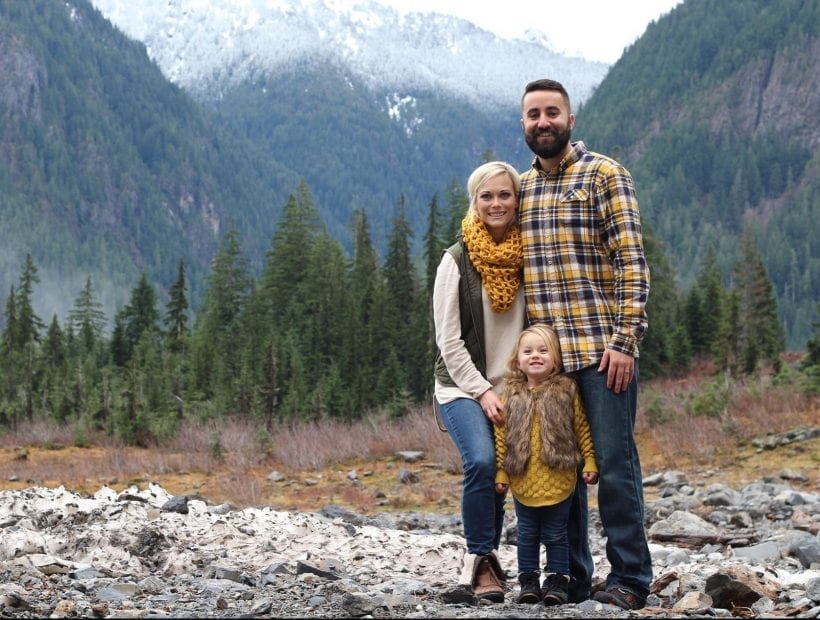 travel nurse family on tnaa health insurance